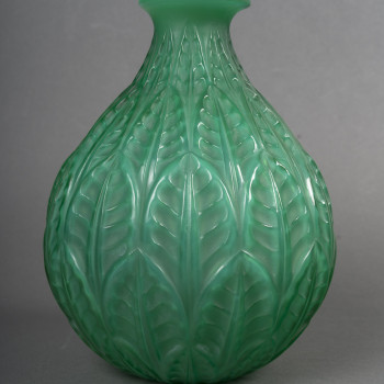 R. LALIQUE – MALESHERBES Vase created in 1927