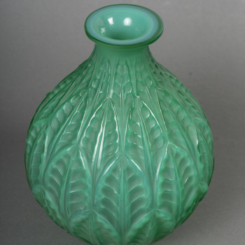 R. LALIQUE – MALESHERBES Vase created in 1927