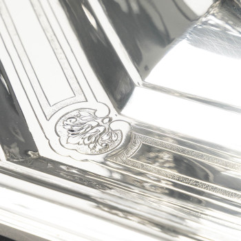 BOIN TABURET – Covered terrine and stand in solid silver, 19th century