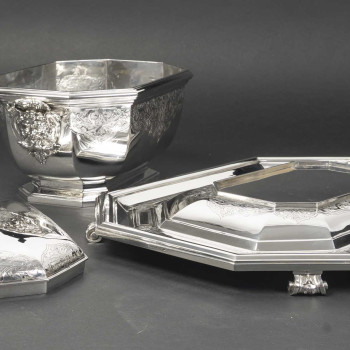 BOIN TABURET – Covered terrine and stand in solid silver, 19th century