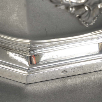 BOIN TABURET – Covered terrine and stand in solid silver, 19th century