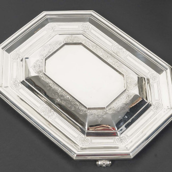 BOIN TABURET – Covered terrine and stand in solid silver, 19th century
