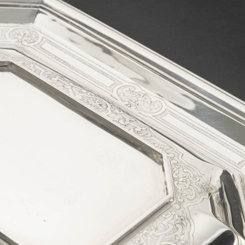 BOIN TABURET – Covered terrine and stand in solid silver, 19th century