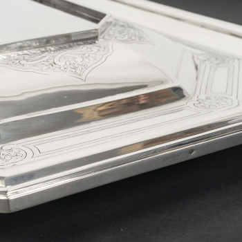 BOIN TABURET – Covered terrine and stand in solid silver, 19th century