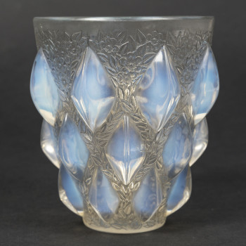 R. Lalique – Rampillon vase, or Cabochons and Fleurette 1925