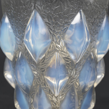 R. LALIQUE – Vase RAMPILLON  dit CABOCHONS et FLEURETTES 1927