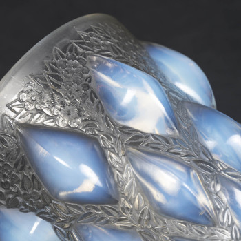 R. Lalique – Rampillon vase, or Cabochons and Fleurette 1927