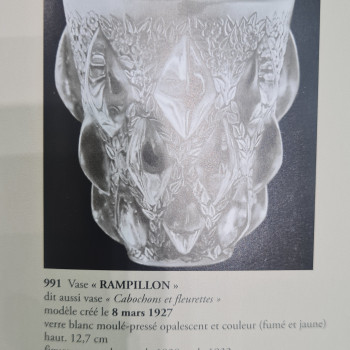 R. Lalique – Rampillon vase, or Cabochons and Fleurette 1925