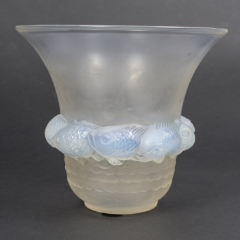 R. LALIQUE – PIRIAC Glass Vase, created in 1930