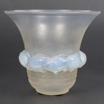 R. LALIQUE – PIRIAC Glass Vase, created in 1930