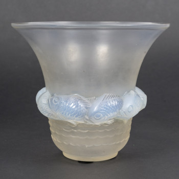 R. LALIQUE – PIRIAC Glass Vase, created in 1930