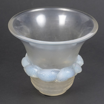 R. LALIQUE – PIRIAC Glass Vase, created in 1930