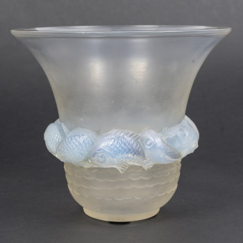 R. LALIQUE – PIRIAC Glass Vase, created in 1930