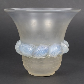 R. LALIQUE – PIRIAC Glass Vase, created in 1930