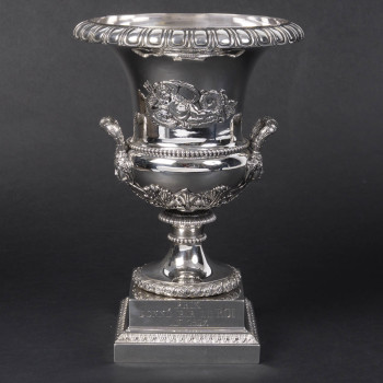 Jean-Charles CAHIER (1772 - 1849) TROPHÉE En argent vase Médicis, Circa 1818/1838