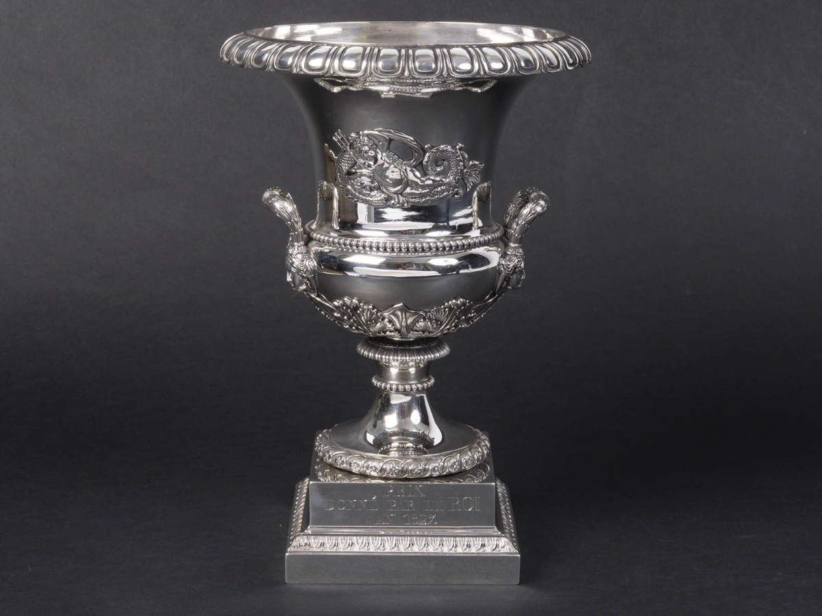 Jean-Charles CAHIER (1772 - 1849) TROPHÉE En argent vase Médicis, Circa 1818/1838