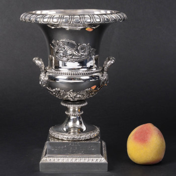 Jean-Charles CAHIER (1772 - 1849) TROPHY In silver Medici vase, Circa 1827