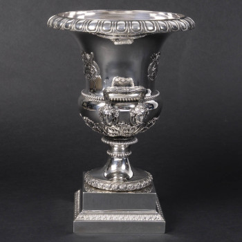Jean-Charles CAHIER (1772 - 1849) TROPHY In silver Medici vase, Circa 1827