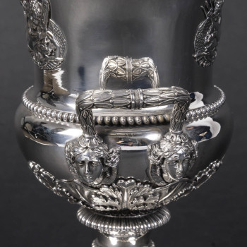 Jean-Charles CAHIER (1772 - 1849) TROPHÉE En argent vase Médicis, Circa 1818/1838