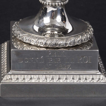 Jean-Charles CAHIER (1772 - 1849) TROPHÉE En argent vase Médicis, Circa 1818/1838