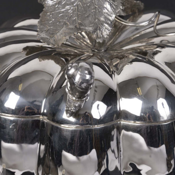 GUTIERREZ - Centre de table en forme de citrouille en argent massif Circa 1970