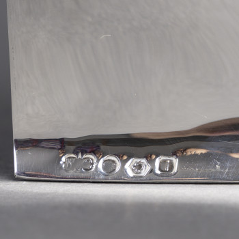 Comyns - Sterling silver water pitcher and presentation box, London, 2008