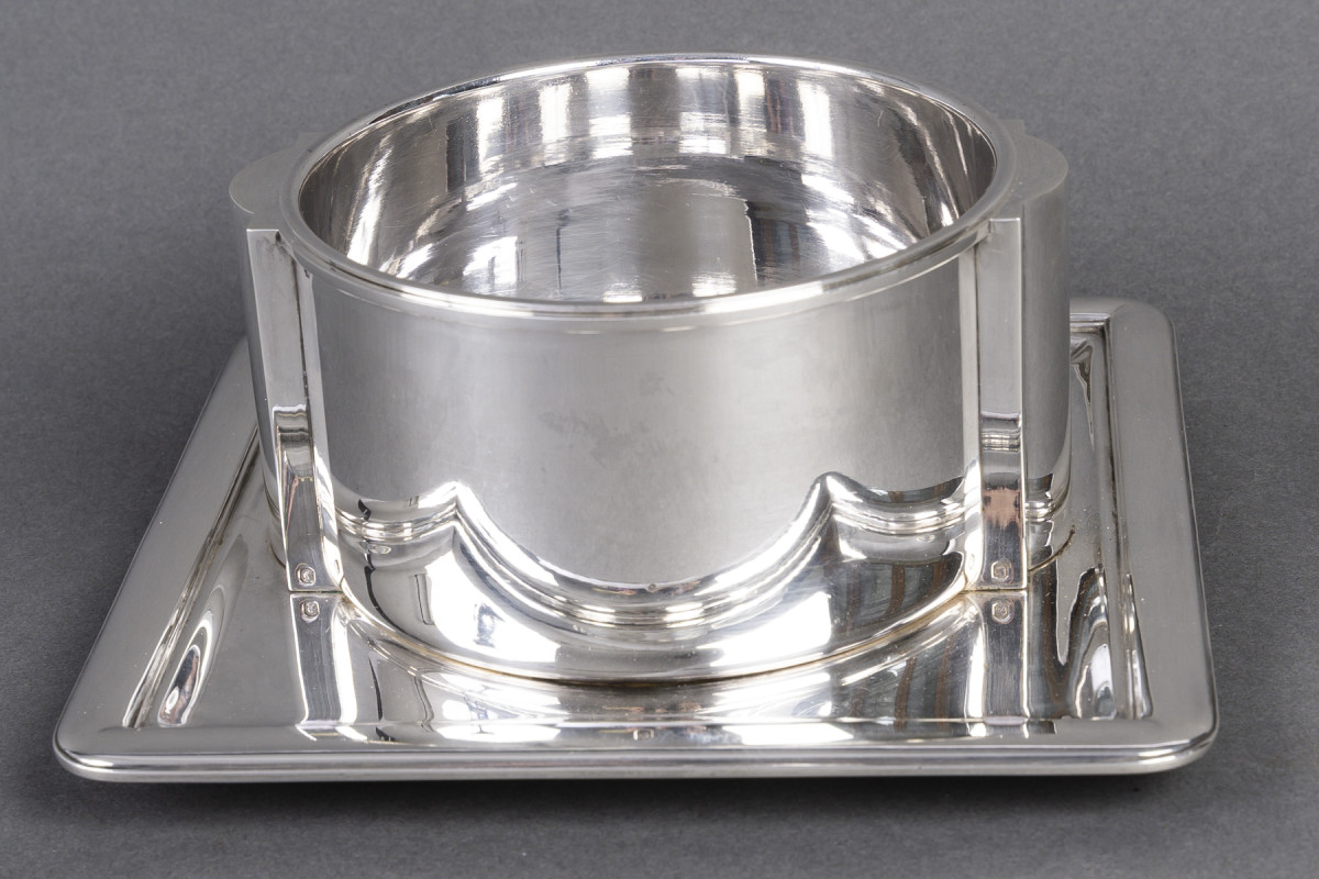 JEAN E. PUIFORCAT - Saucière et son intérieur en argent massif Epoque ART  DECO