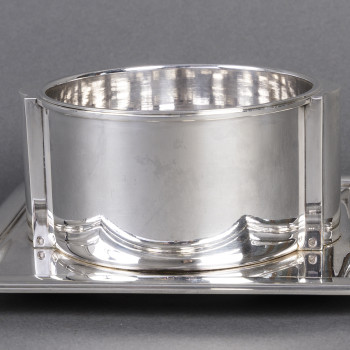 JEAN E. PUIFORCAT - Saucière et son intérieur en argent massif Epoque ART  DECO
