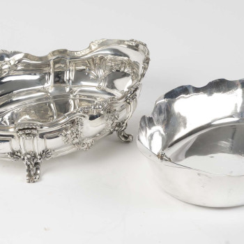 BOIN TABURET – LOUIS XV SOLID SILVER JARDINIERE AND ITS LINING - 19th Century