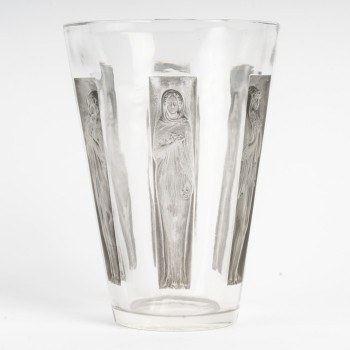 René LALIQUE - Vase “Gobelet six figurines” modèle créé en 1912