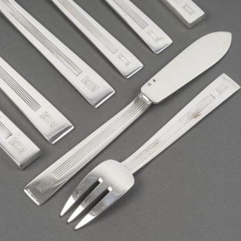 JEAN TETARD – 132-PIECE SOLID SILVER FLATWARE SET, "TROCADERO" PATTERN, ART DECO PERIOD