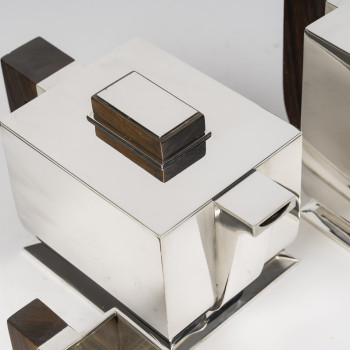 TETARD FRERES - Art Deco Silver Tea and Coffee Service, Cubist Pattern, Circa 1925/1930