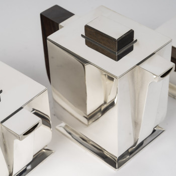 TETARD FRERES - Art Deco Silver Tea and Coffee Service, Cubist Pattern, Circa 1925/1930