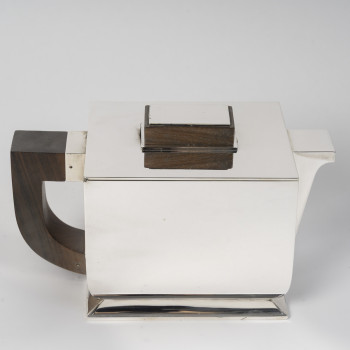 TETARD FRERES - Art Deco Silver Tea and Coffee Service, Cubist Pattern, Circa 1925/1930