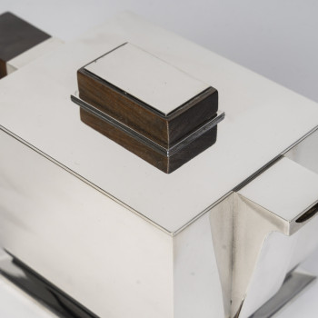 TETARD FRERES - Art Deco Silver Tea and Coffee Service, Cubist Pattern, Circa 1925/1930