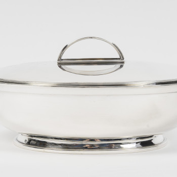 TÉTARD - Grande boîte ovale couverte argent massif moderniste, vers 1930–1940