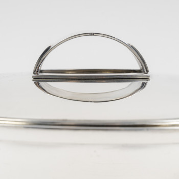 TÉTARD - Grande boîte ovale couverte argent massif moderniste, vers 1930–1940