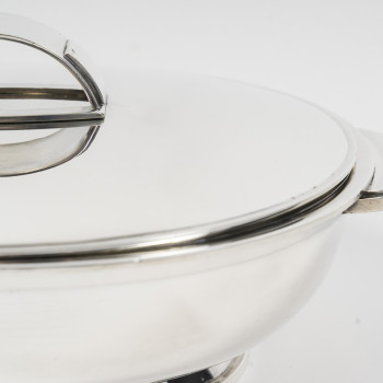 TÉTARD - Grande boîte ovale couverte argent massif moderniste, vers 1930–1940