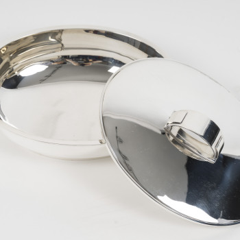 TÉTARD - Grande boîte ovale couverte argent massif moderniste, vers 1930–1940