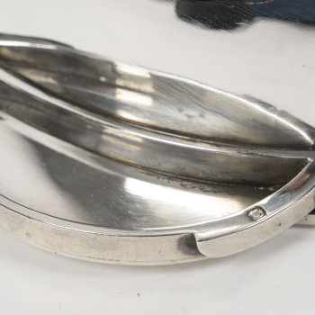 TETARD - Large oval covered box in solid silver, modernist style, circa 1930–1940