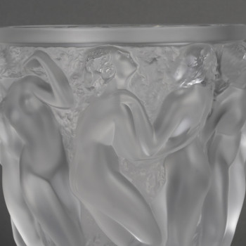 LALIQUE France – Vase dit « Bacchantes « modèle créer en 1927