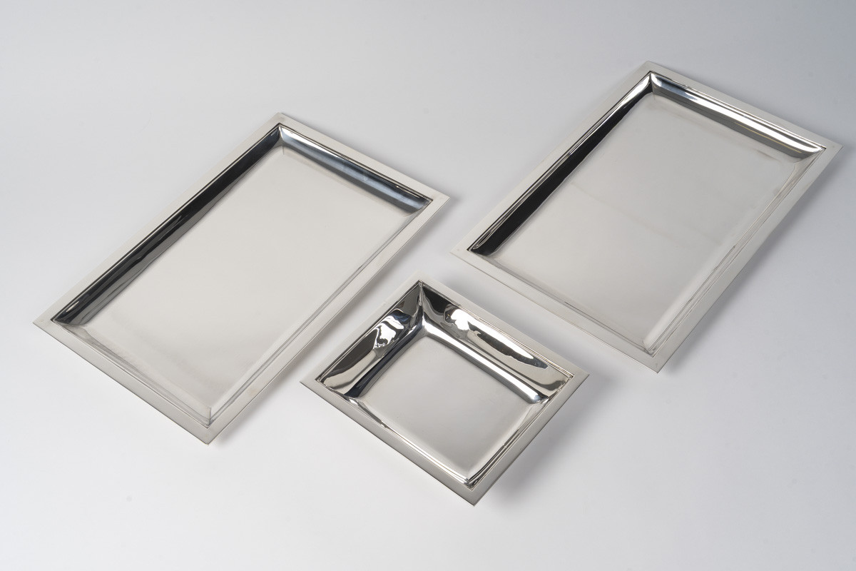 JEAN E. PUIFORCAT – Set de deux plats rectangulaires et d’une Jatte en argent massif Epoque ART DECO
