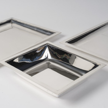 JEAN E. PUIFORCAT – Set of two rectangular platters and a bowl in solid silver, Art Deco period