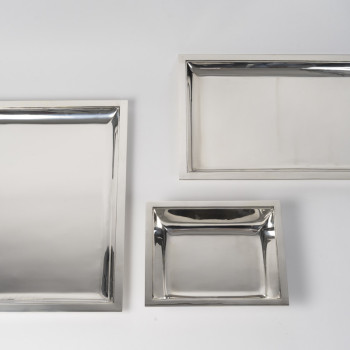 JEAN E. PUIFORCAT – Set de deux plats rectangulaires et d’une Jatte en argent massif Epoque ART DECO