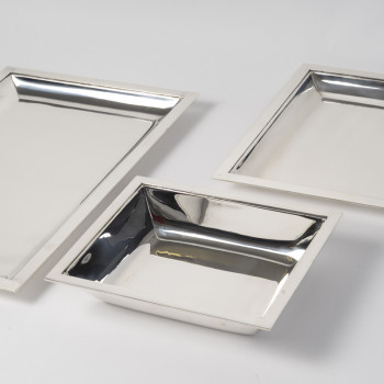 JEAN E. PUIFORCAT – Set of two rectangular platters and a bowl in solid silver, Art Deco period