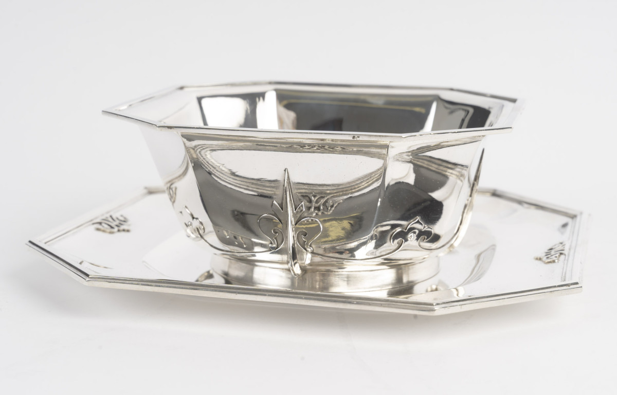 CARDEILHAC – Sauce boat and integral stand, "Fer de Lance" pattern, late 19th century