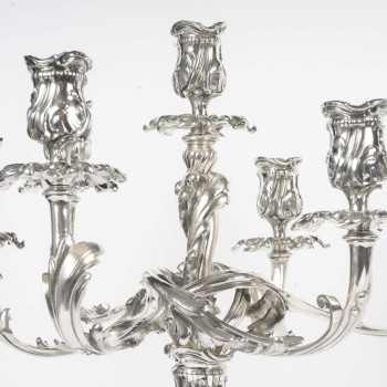 GUSTAVE ODIOT - Importante Paire de candélabres à sept bras  de lumière en argent massif. EPOQUE...