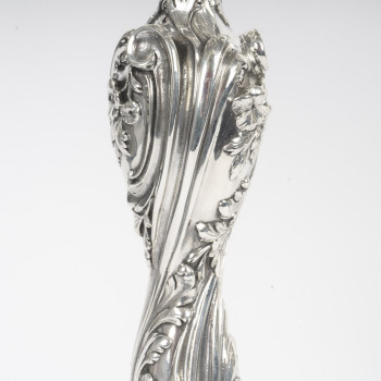 GUSTAVE ODIOT - Importante Paire de candélabres à sept bras  de lumière en argent massif. EPOQUE...
