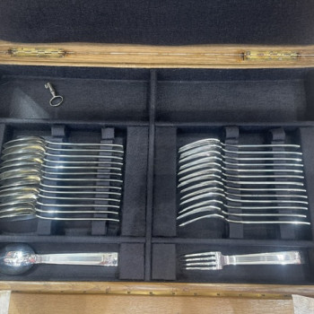 JEAN TETARD – 132-PIECE SOLID SILVER FLATWARE SET, "TROCADERO" PATTERN, ART DECO PERIOD