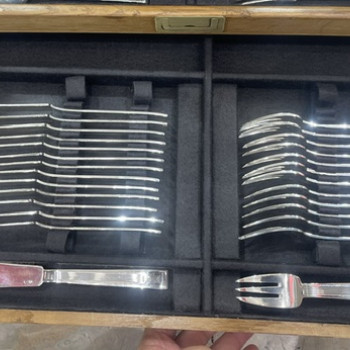 JEAN TETARD – 132-PIECE SOLID SILVER FLATWARE SET, "TROCADERO" PATTERN, ART DECO PERIOD